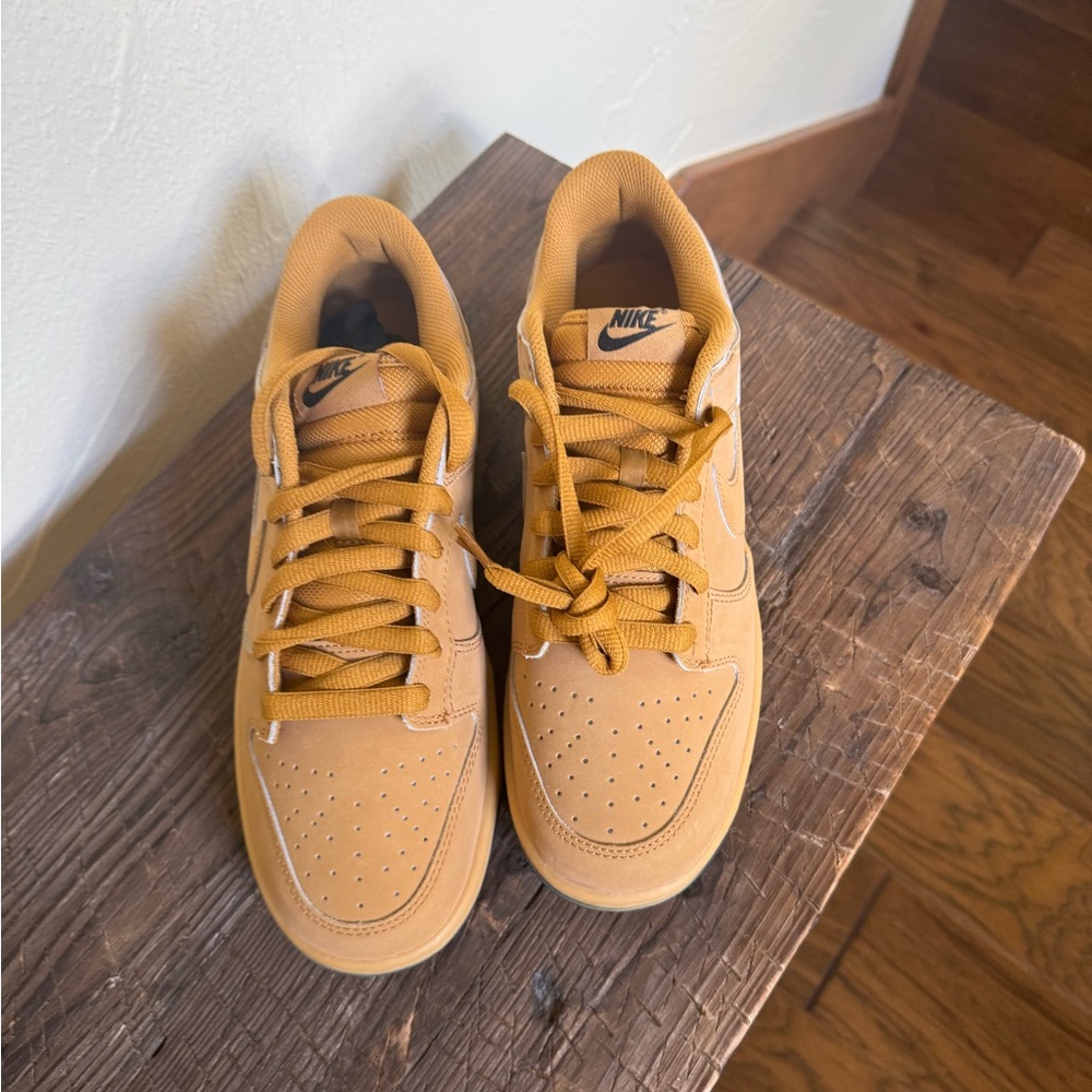 Nike Men's Tan Sneakers size 9.5